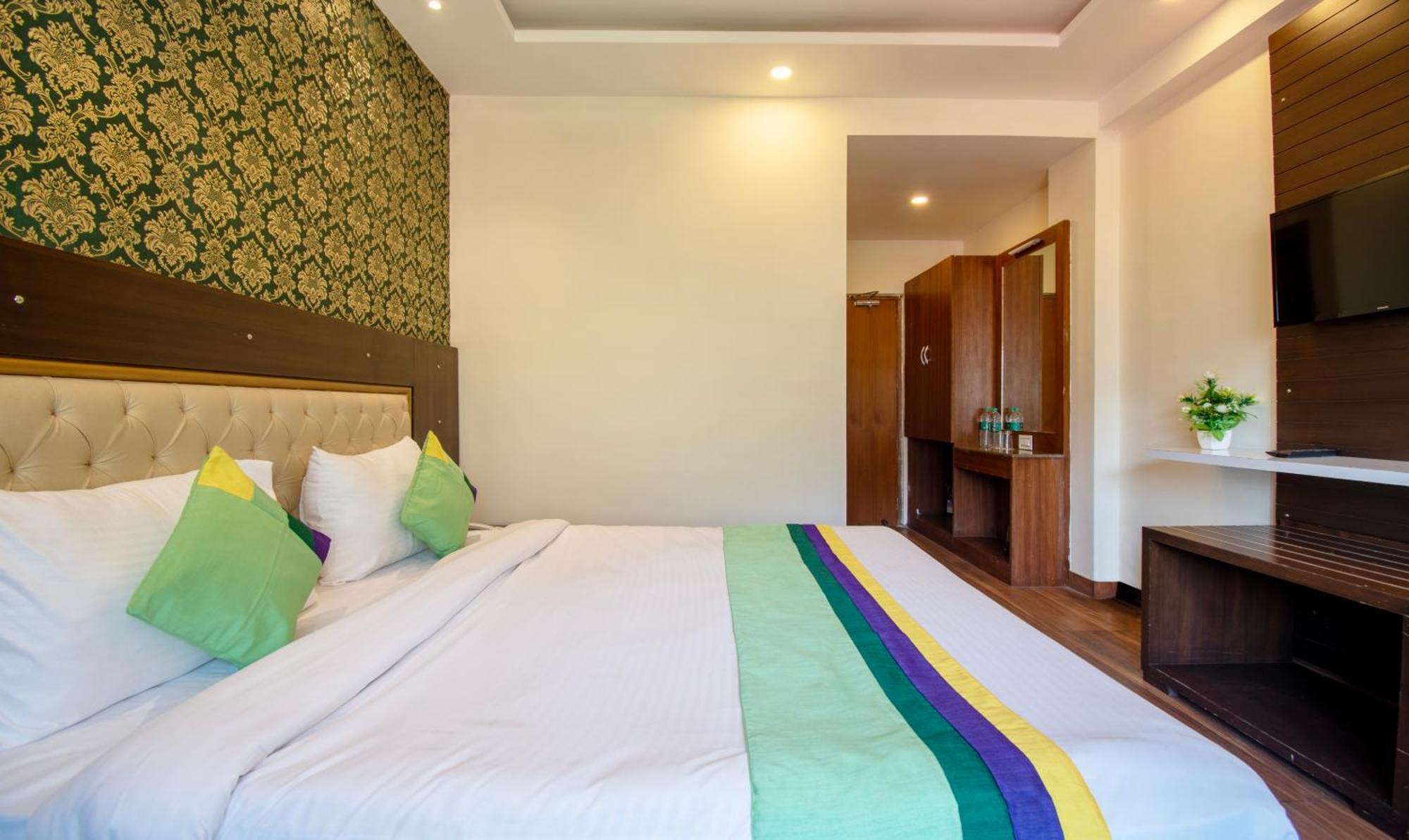 ホテル Ambika Residency, Near Hidimba Devi Temple Manāli エクステリア 写真